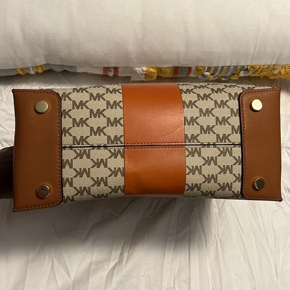 Michael Kors Mercer Tote - Picture 3 of 7